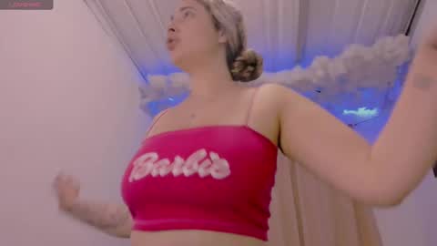 Snapshot of lauu_g chatting on March 3, 3:30 am Lauu G online show from March 3, 3:30 am