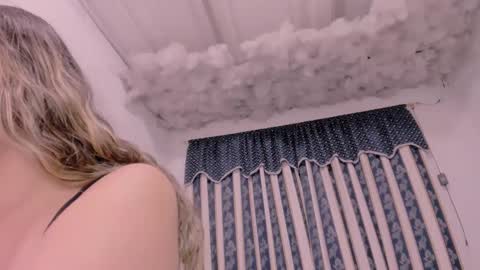 Snapshot of lauu_g chatting on September 30, 2:16 am Lauu G online show from September 30, 2:16 am