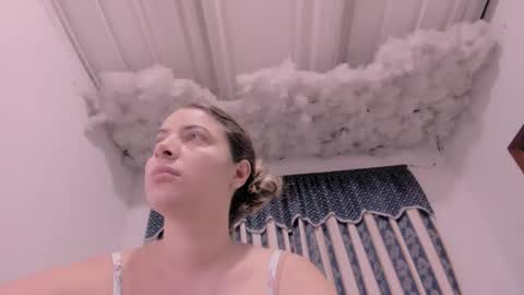 Snapshot of lauu_g chatting on October 9, 9:29 am Lauu G online show from October 9, 9:29 am