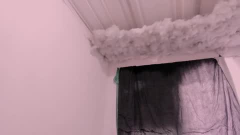 Snapshot of lauu_g chatting on November 1, 11:34 am Lauu G online show from November 1, 11:34 am