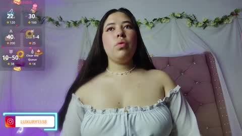 Snapshot of lauxury_ chatting on November 6, 3:51 am lau online show from November 6, 3:51 am