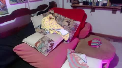 Laye19 online show from December 1, 11:04 pm