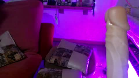 Laye19 online show from December 3, 9:00 am