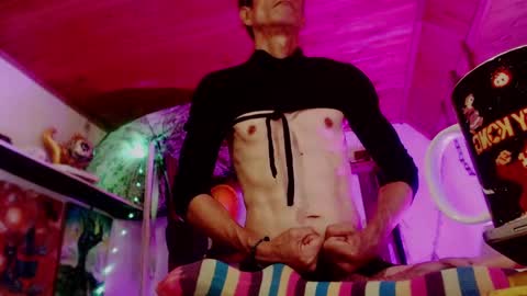 Laye19 online show from December 6, 3:22 pm