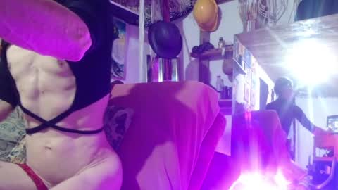 Laye19 online show from December 8, 10:57 pm