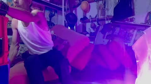 Laye19 online show from December 10, 5:17 am