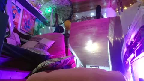 Laye19 online show from December 11, 3:24 am