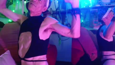 Laye19 online show from December 12, 3:43 am