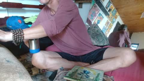 Laye19 online show from December 21, 6:23 pm