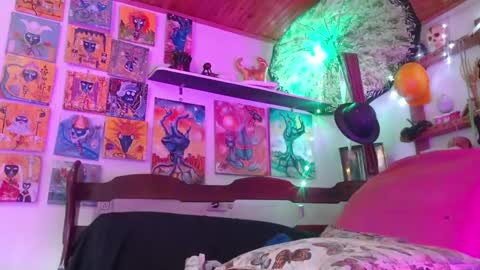 Laye19 online show from January 2, 2:35 pm