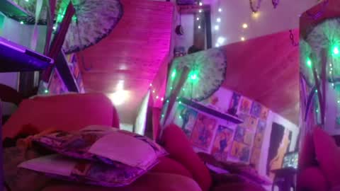 Laye19 online show from January 6, 12:27 am