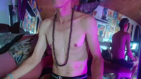 Laye19 online show from January 6, 9:54 pm