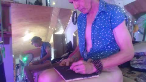 Laye19 online show from January 9, 6:04 pm