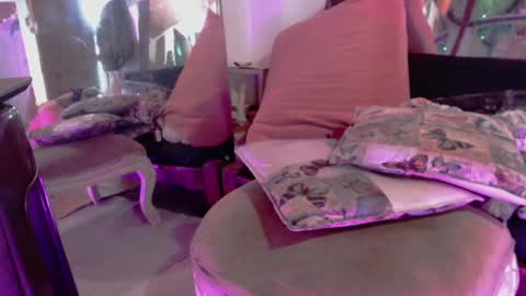 Laye19 online show from January 14, 5:23 pm