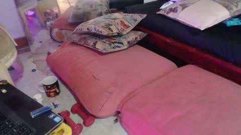 Laye19 online show from January 19, 4:25 pm