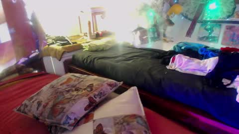 Laye19 online show from January 23, 6:03 pm