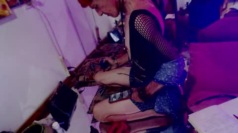 Laye19 online show from January 31, 10:52 pm