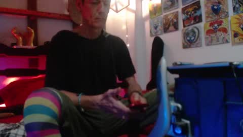 Laye19 online show from February 12, 5:47 am