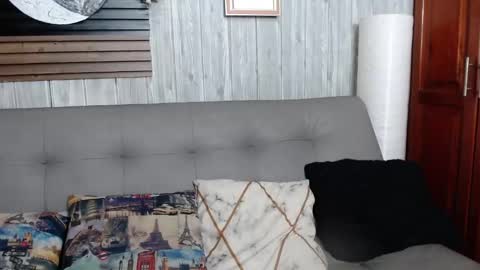 Layla online show from November 23, 8:30 pm