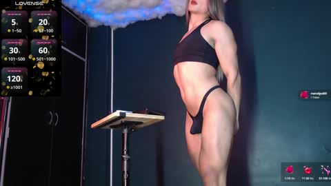 Layla   help me with your thumbs up its important  online show from December 12, 9:37 pm