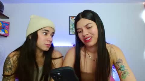 Snapshot of layla_roma chatting on December 22, 6:26 pm Lia and Rachel online show from December 22, 6:26 pm