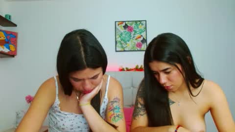 Snapshot of layla_roma chatting on December 24, 9:44 pm Lia and Rachel online show from December 24, 9:44 pm