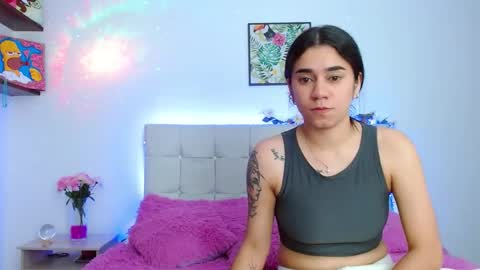 Snapshot of layla_roma chatting on January 15, 4:57 am Lia and Rachel online show from January 15, 4:57 am