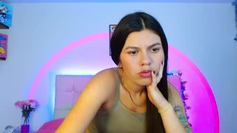 Snapshot of layla_roma chatting on February 17, 1:47 am Lia and Rachel online show from February 17, 1:47 am