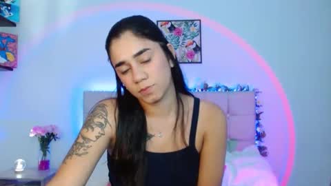 Snapshot of layla_roma chatting on March 1, 1:11 am Lia and Rachel online show from March 1, 1:11 am