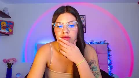 Snapshot of layla_roma chatting on September 20, 4:24 am Lia and Rachel online show from September 20, 4:24 am