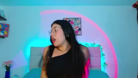 Snapshot of layla_roma chatting on October 4, 1:47 am Lia and Rachel online show from October 4, 1:47 am