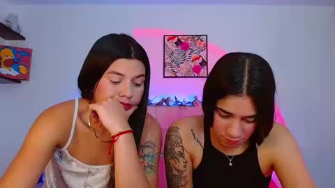 Snapshot of layla_roma chatting on October 18, 1:41 am Lia and Rachel online show from October 18, 1:41 am