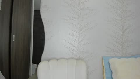 Layla Vanegas online show from December 10, 12:39 am