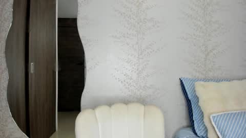 Layla Vanegas online show from February 26, 11:48 pm