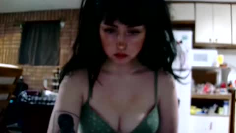 Snapshot of laylakills chatting on December 9, 6:45 am Layla Kills online show from December 9, 6:45 am