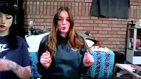 Snapshot of laylakills chatting on December 20, 8:17 am Layla Kills online show from December 20, 8:17 am