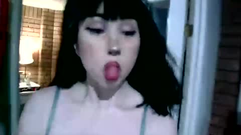 Snapshot of laylakills chatting on February 4, 6:25 am Layla Kills online show from February 4, 6:25 am