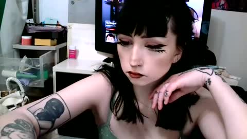 Snapshot of laylakills chatting on March 1, 3:32 am Layla Kills online show from March 1, 3:32 am