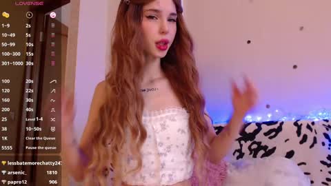 Snapshot of lazyalisa chatting on February 18, 1:44 pm Alisa online show from February 18, 1:44 pm