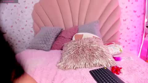 lea_abbey online show from November 4, 12:59 pm