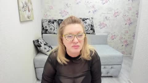 Snapshot of lea_fruit chatting on February 2, 11:08 am Lea online show from February 2, 11:08 am