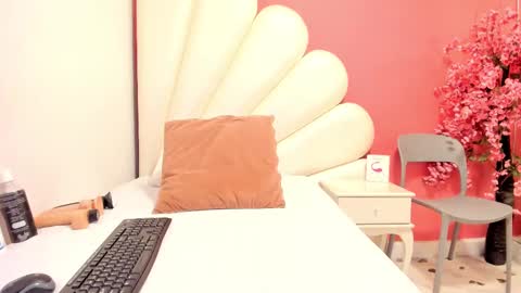 Lea online show from March 7, 8:33 pm