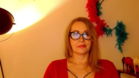 Snapshot of leadesire chatting on February 18, 7:54 am LEA online show from February 18, 7:54 am