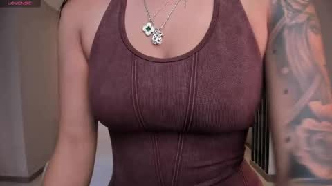 leahnovac online show from October 15, 11:21 am