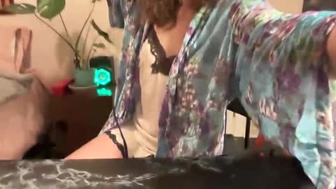 Leah Sparkles online show from December 3, 4:14 am