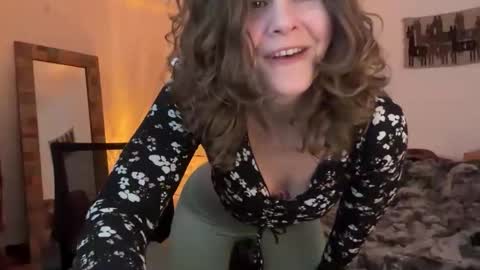 Leah Sparkles online show from October 28, 8:11 pm