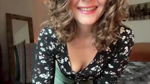 Leah Sparkles online show from November 2, 4:31 pm