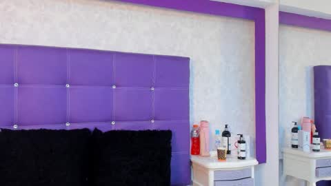 Snapshot of leamoreau__ chatting on October 8, 12:25 pm leamoreau__ online show from October 8, 12:25 pm