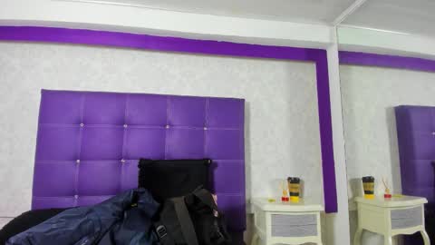 Snapshot of leamoreau__ chatting on October 15, 12:05 pm leamoreau__ online show from October 15, 12:05 pm