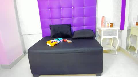 Snapshot of leamoreau__ chatting on October 30, 11:55 am leamoreau__ online show from October 30, 11:55 am